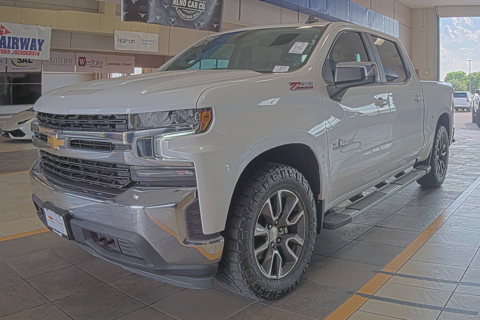 2021 Chevrolet Silverado 1500  LT AWD