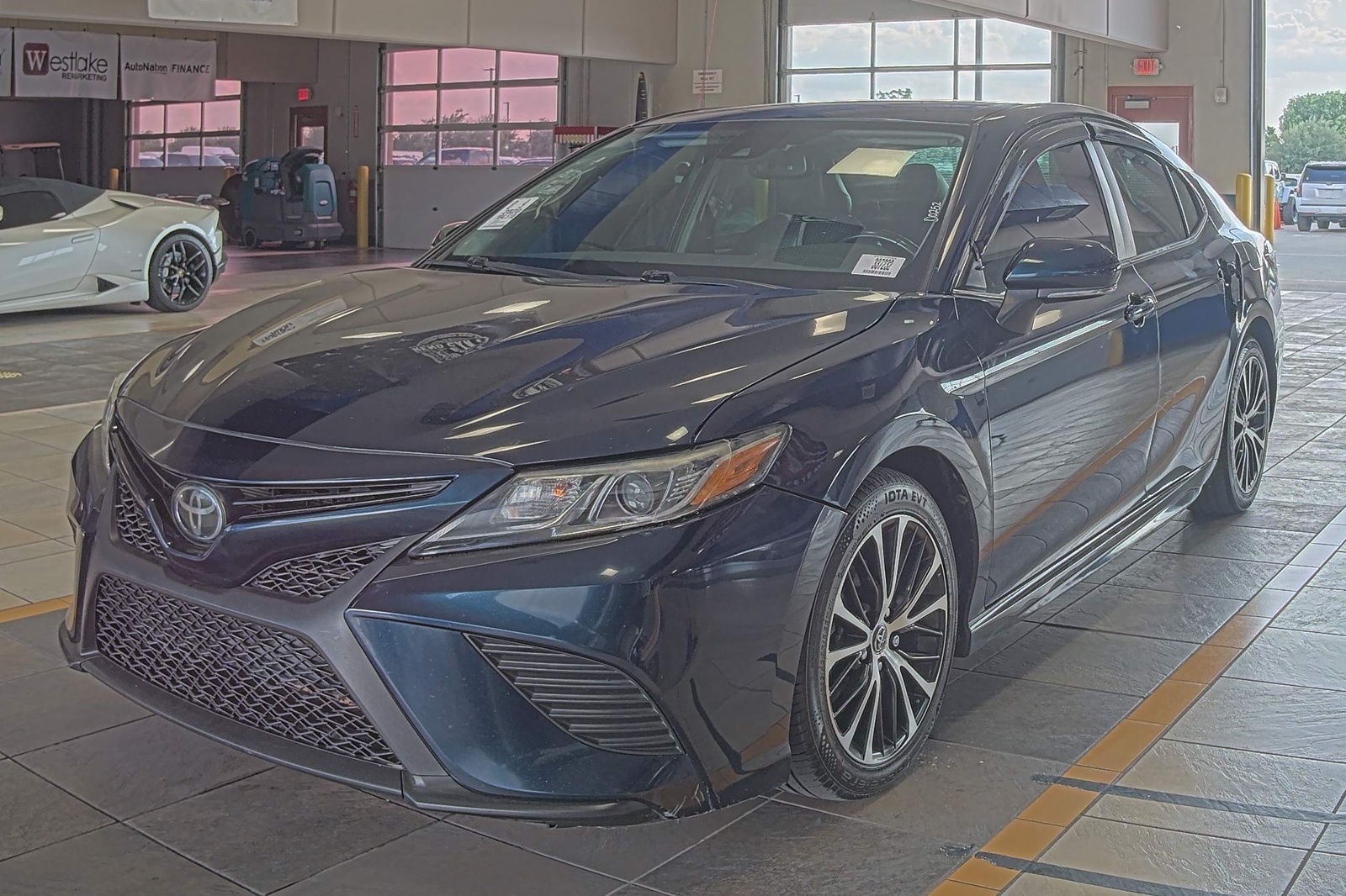 2020 Toyota Camry  SE FWD
