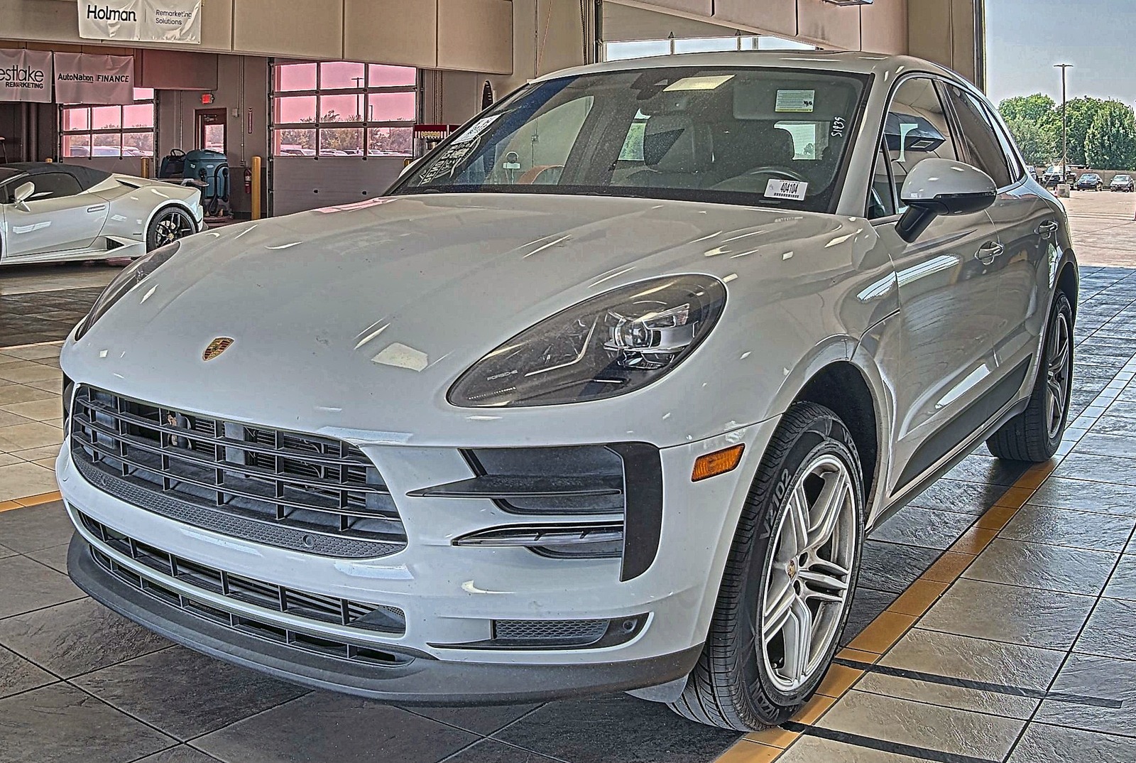 2019 Porsche macan  Base AWD
