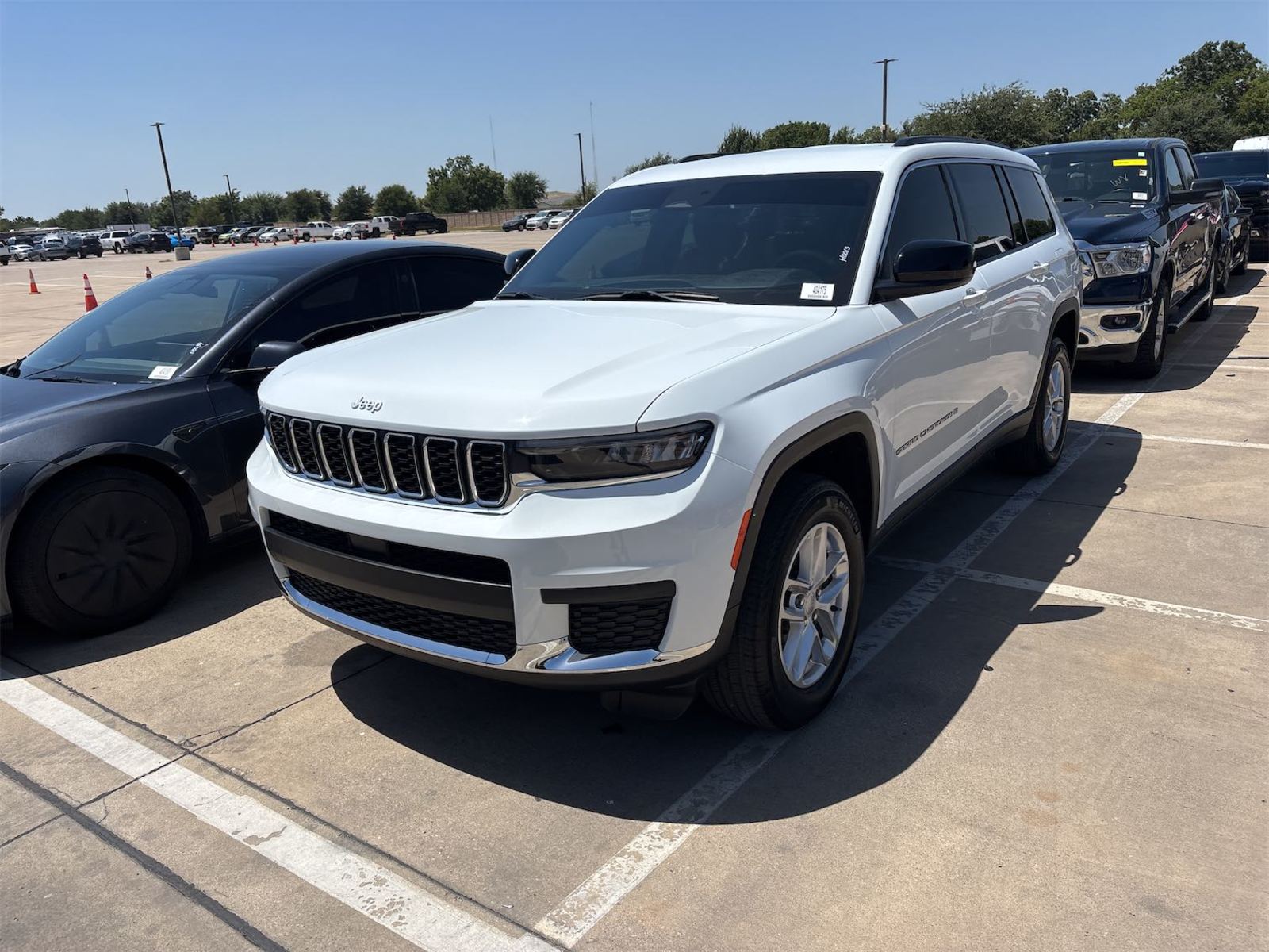 2025 Jeep Grand Cherokee  Laredo AWD