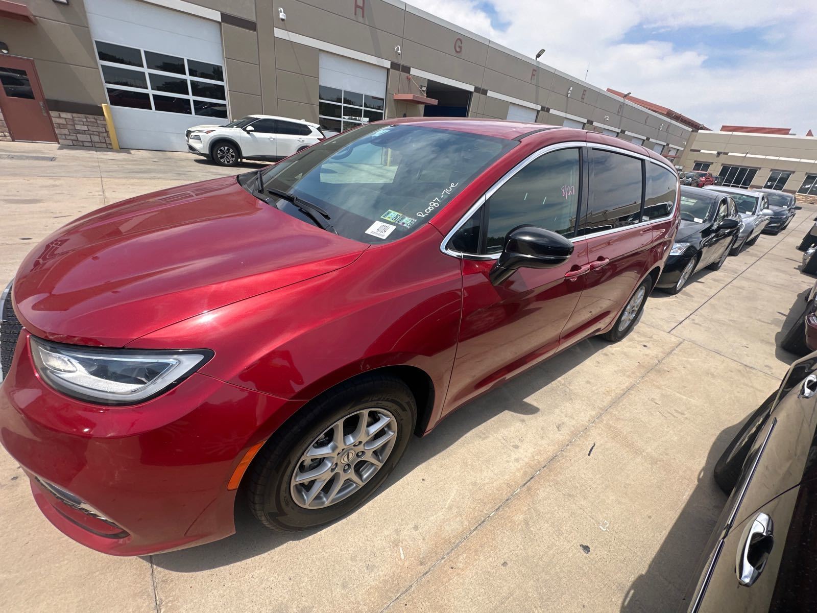2025 Chrysler Pacifica  Select FWD