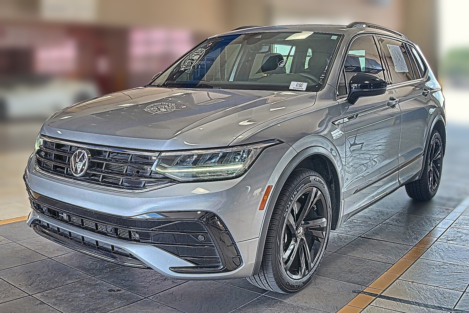 2023 Volkswagen Tiguan  SE R-Line Black FWD