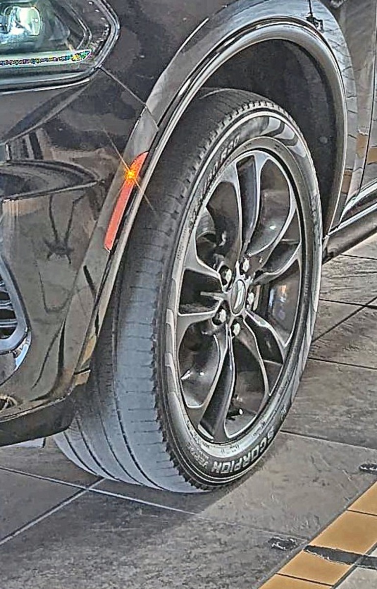 2023 Dodge Durango   AWD