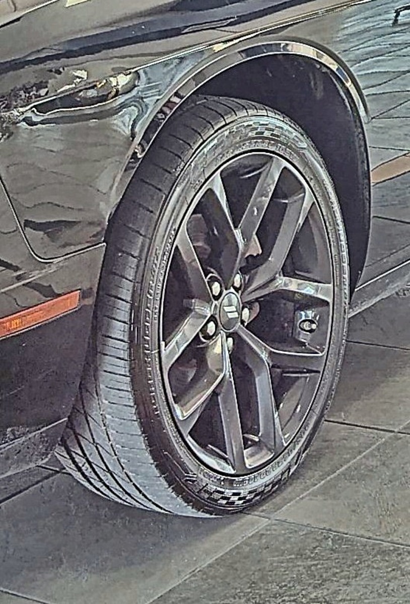 2023 Dodge Challenger  SXT RWD