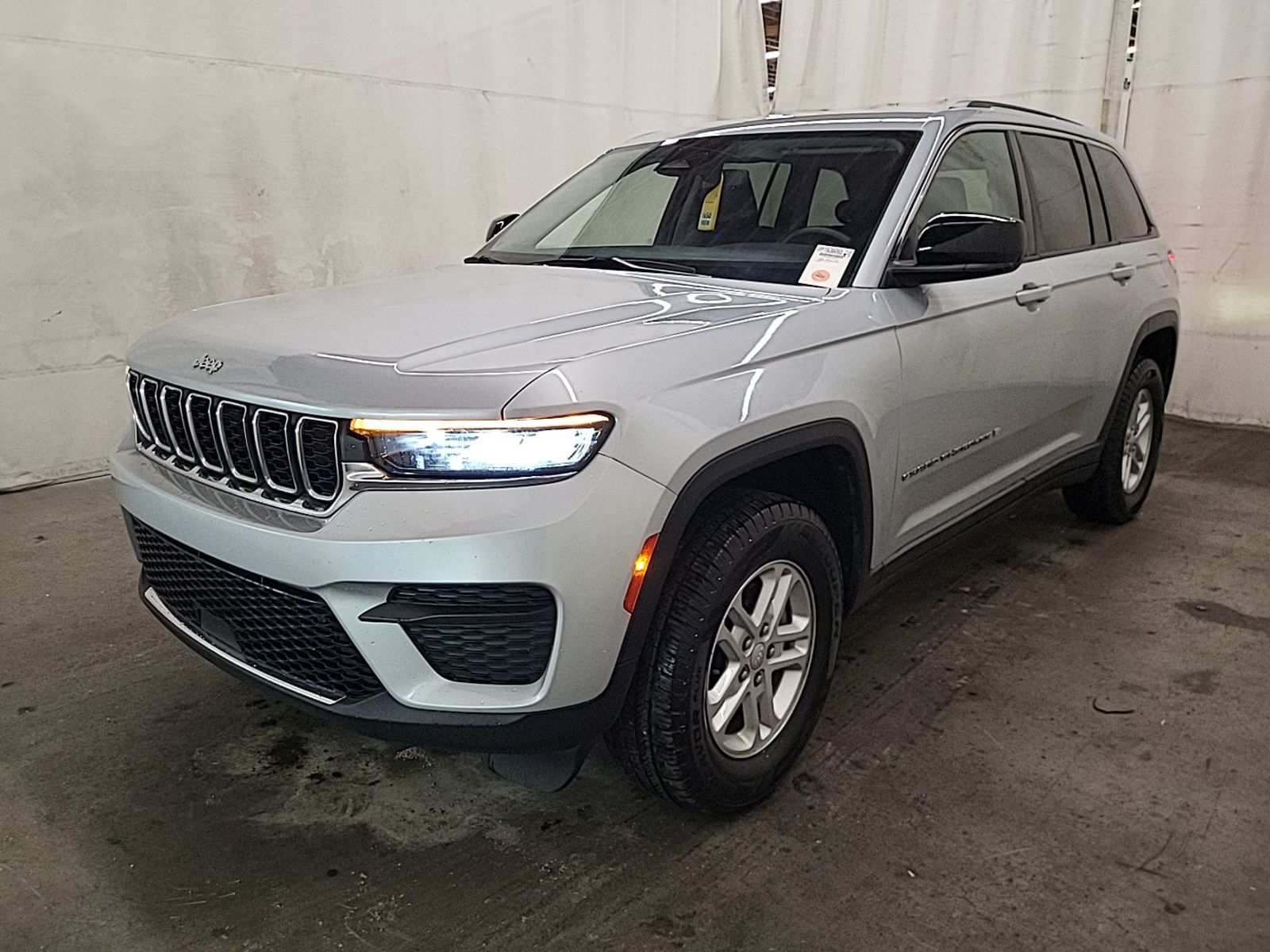 2023 Jeep Grand Cherokee  Laredo AWD