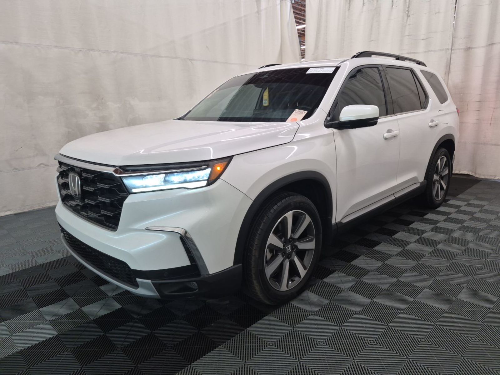 2025 Honda Pilot  Touring FWD