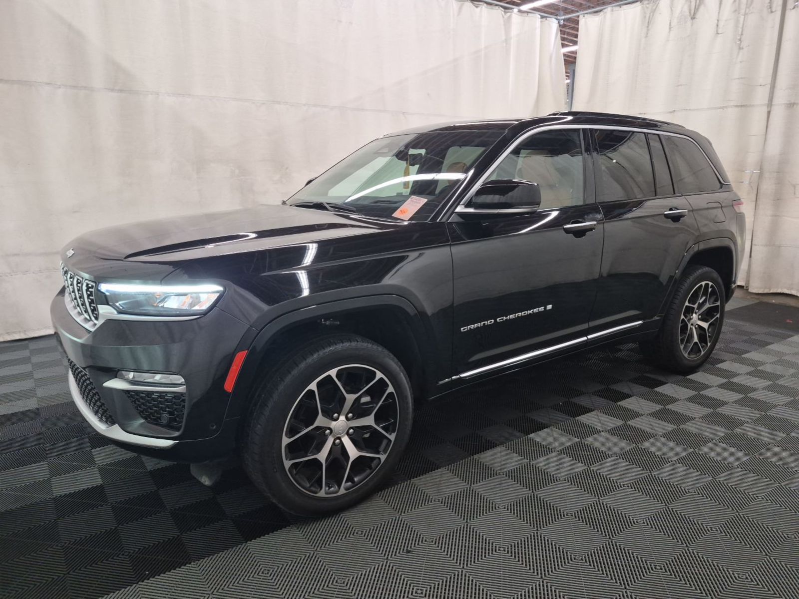 2025 Jeep Grand Cherokee   AWD