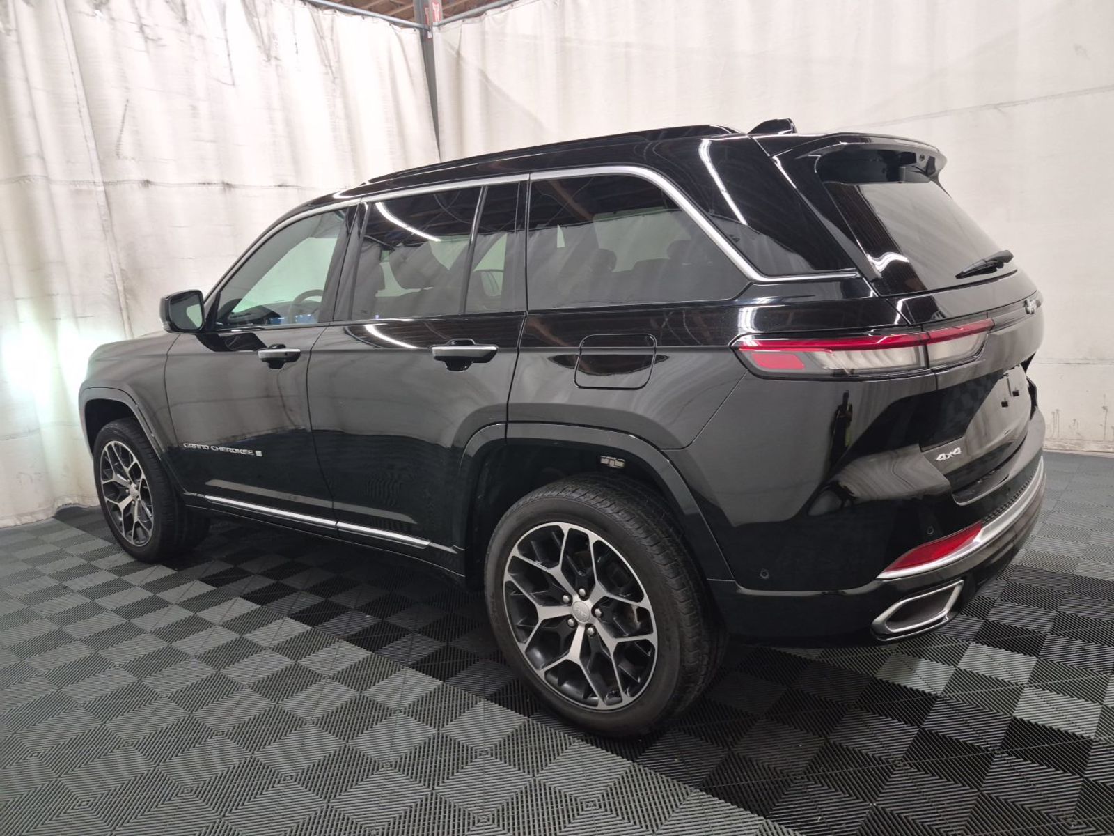 2025 Jeep Grand Cherokee   AWD