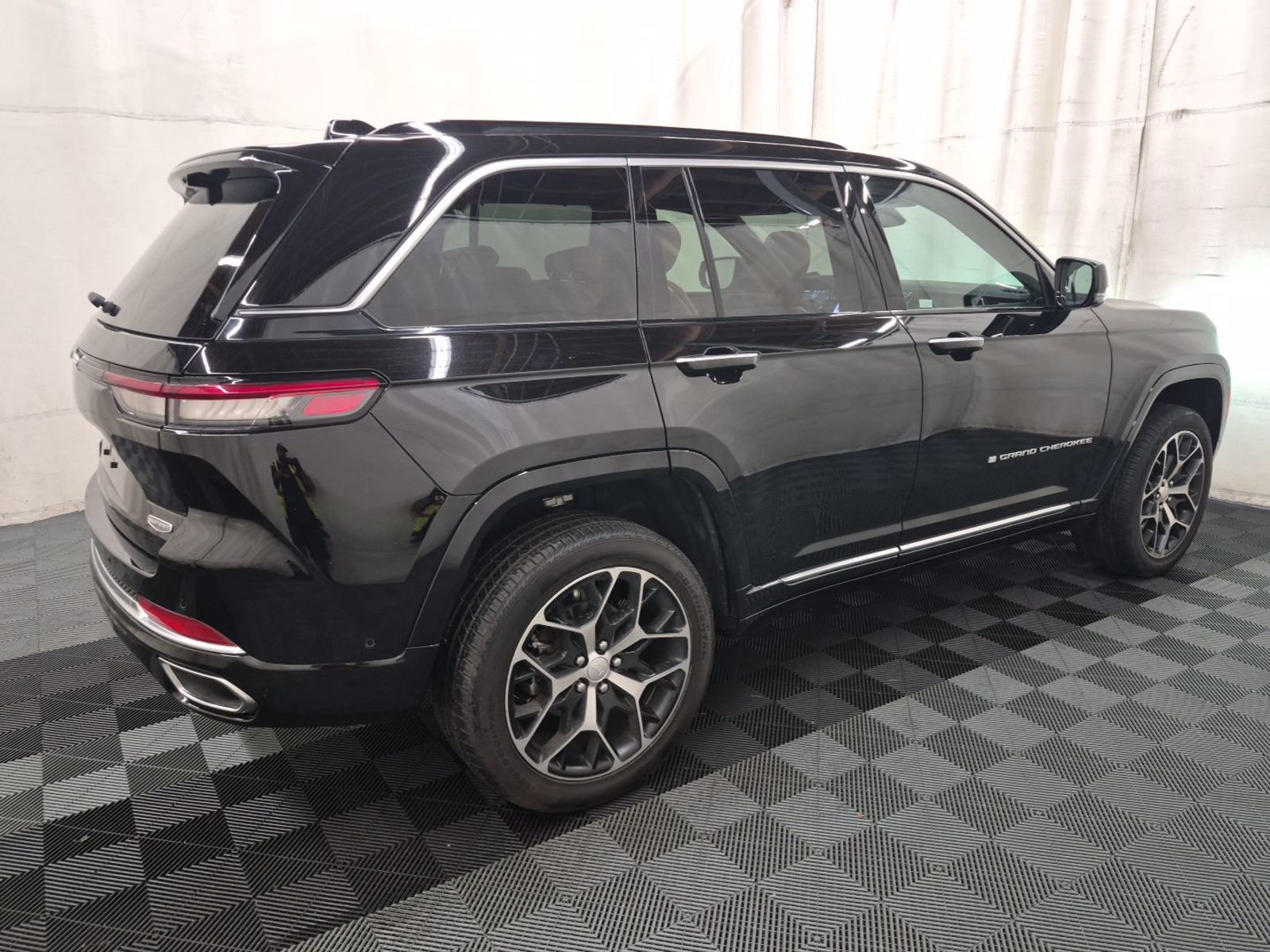 2025 Jeep Grand Cherokee   AWD
