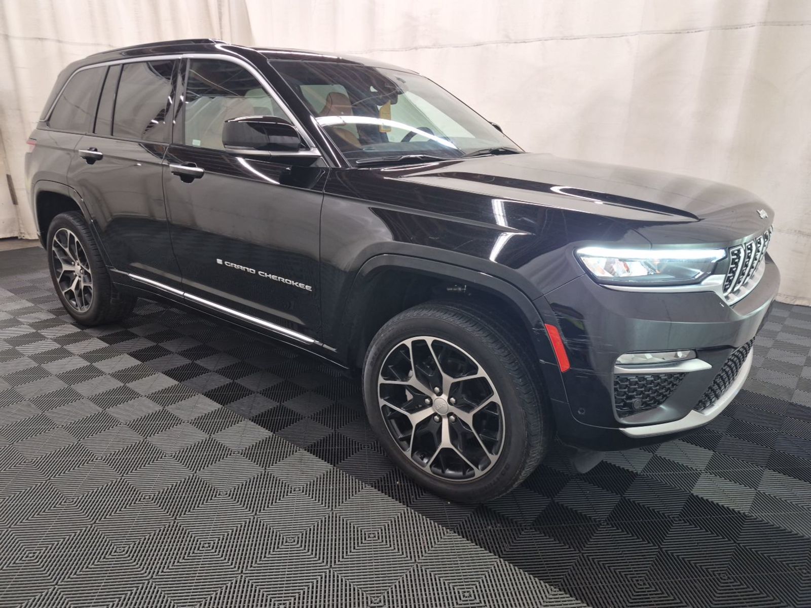 2025 Jeep Grand Cherokee   AWD