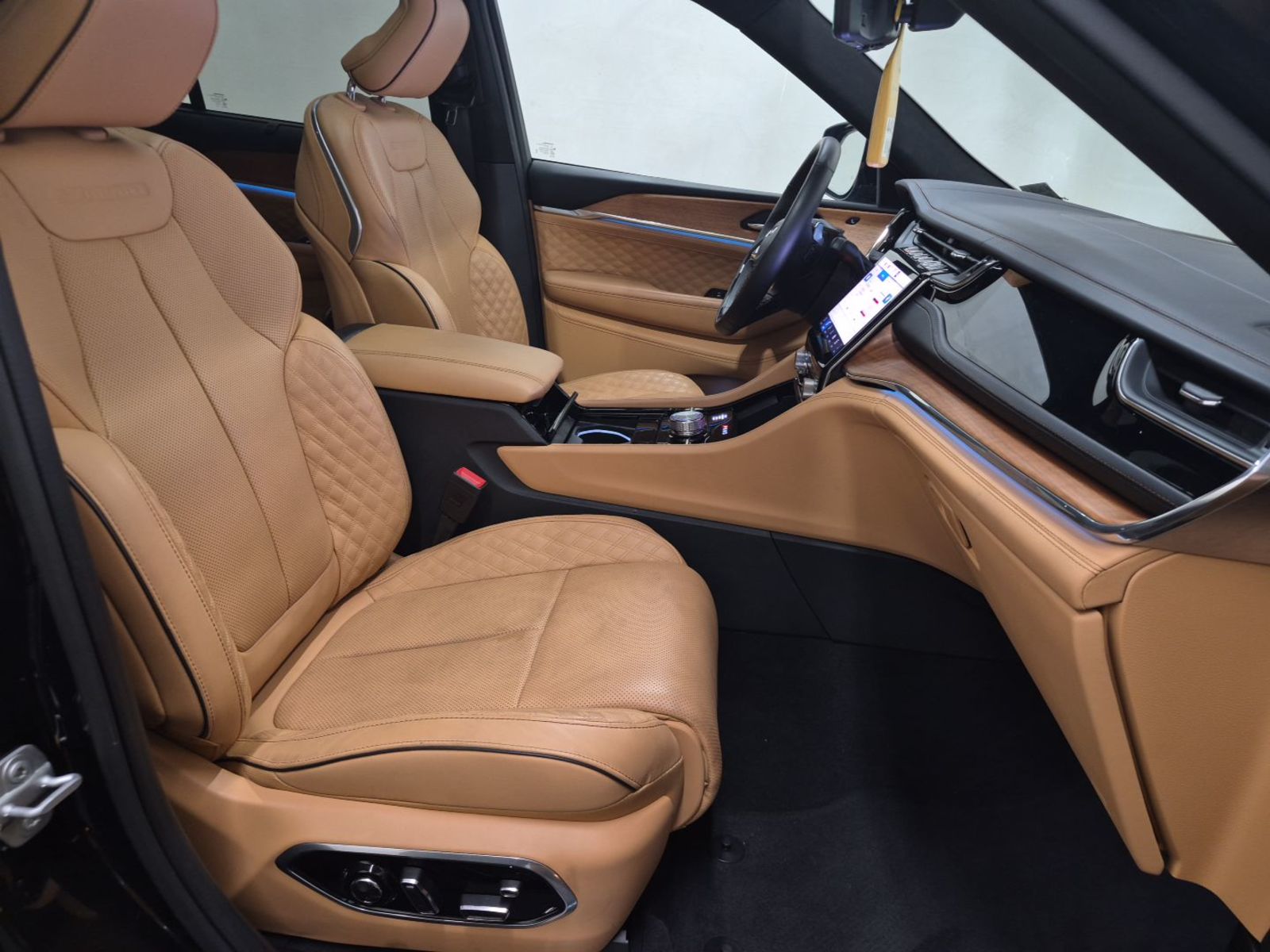 2025 Jeep Grand Cherokee   AWD