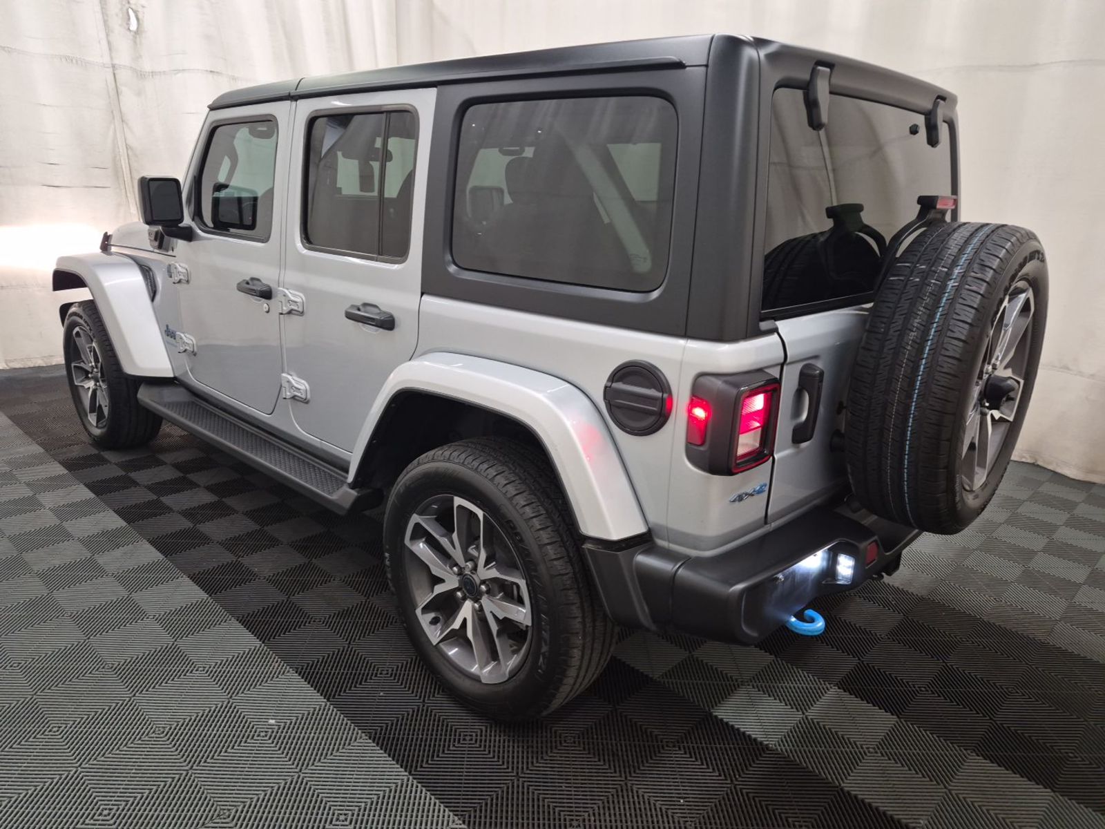 2024 Jeep Wrangler   AWD