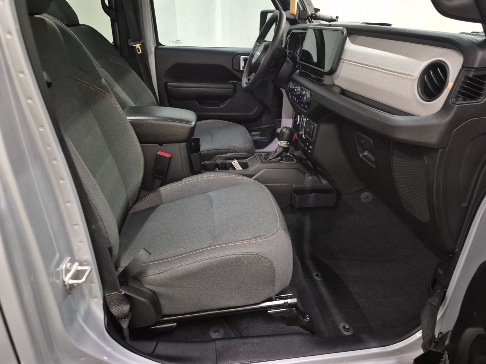 2024 Jeep Wrangler   AWD