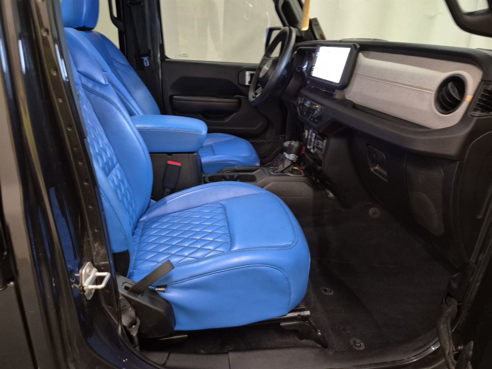 2024 Jeep Wrangler   AWD