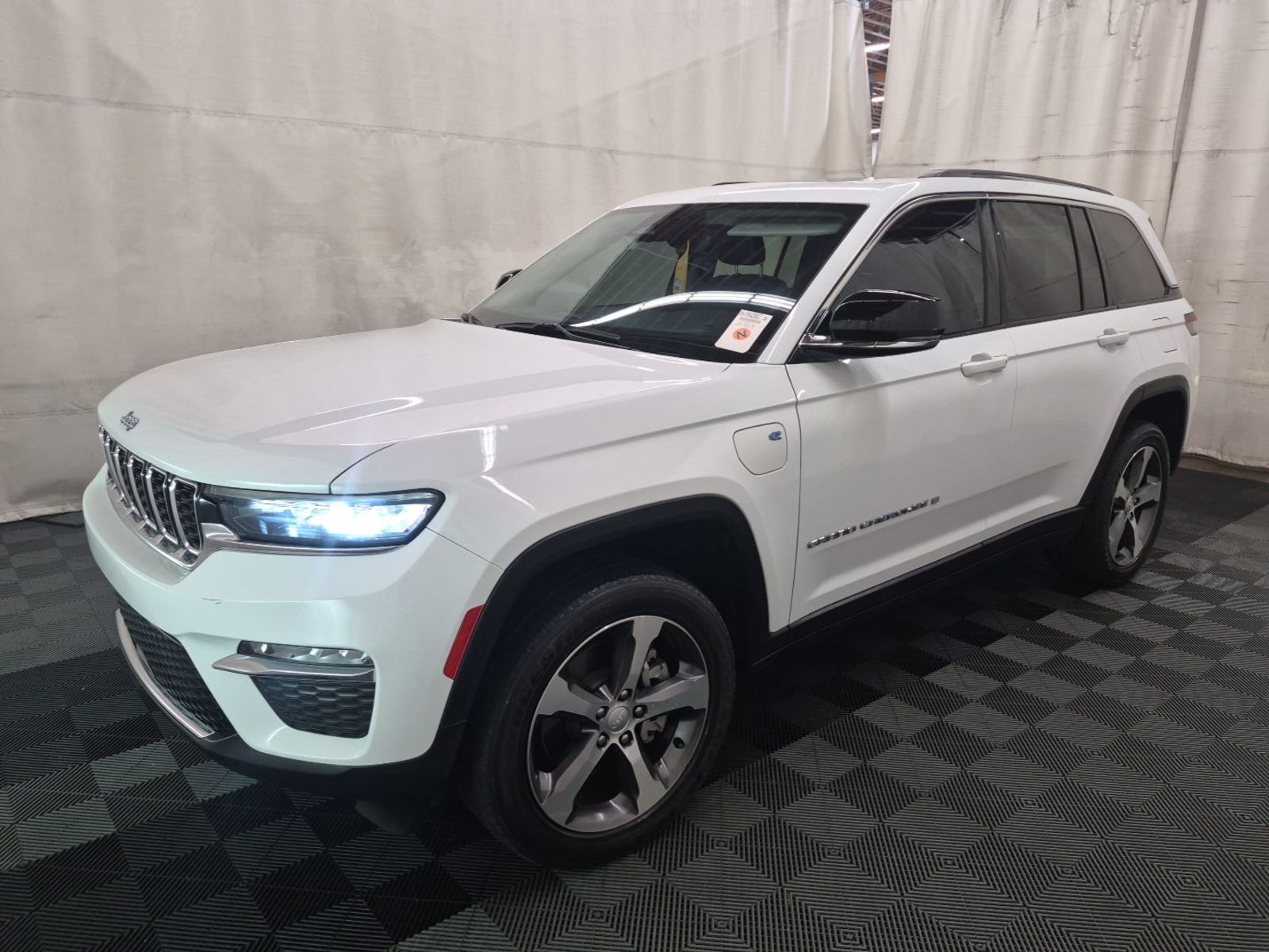2023 Jeep Grand Cherokee   AWD