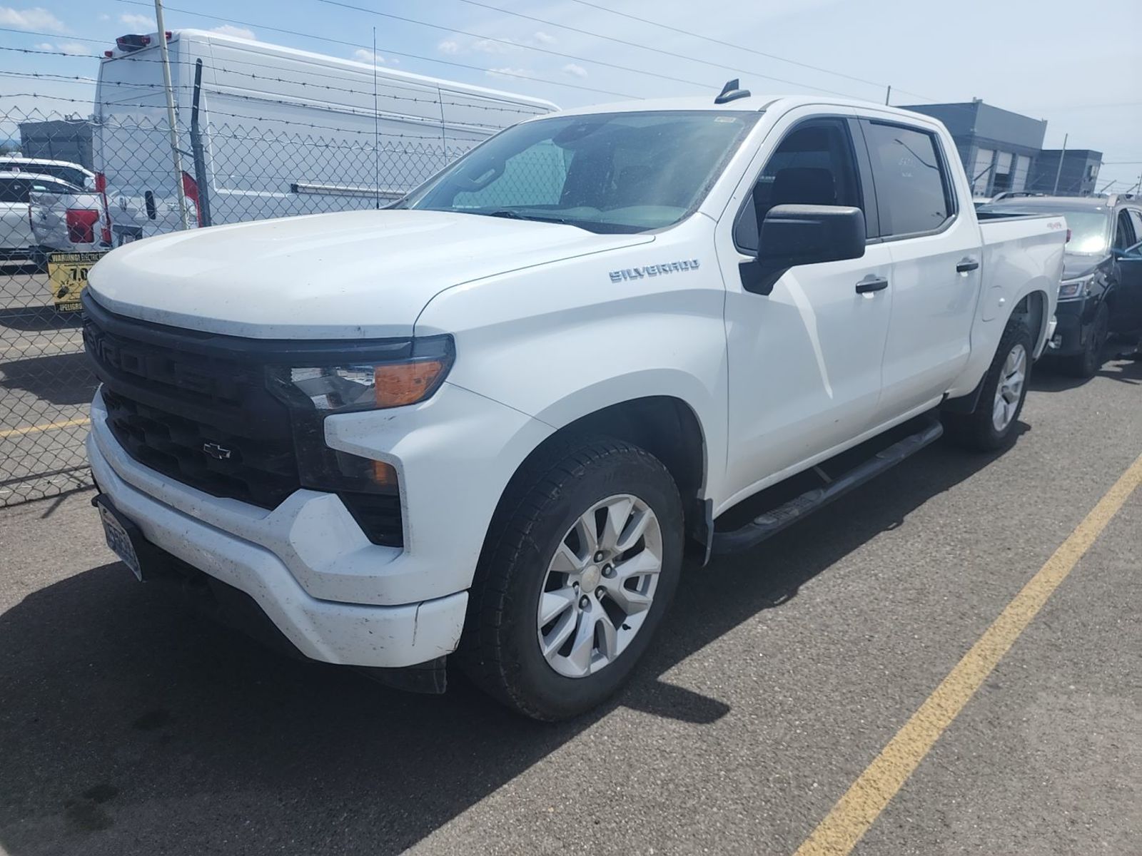 2022 Chevrolet Silverado 1500  Custom AWD