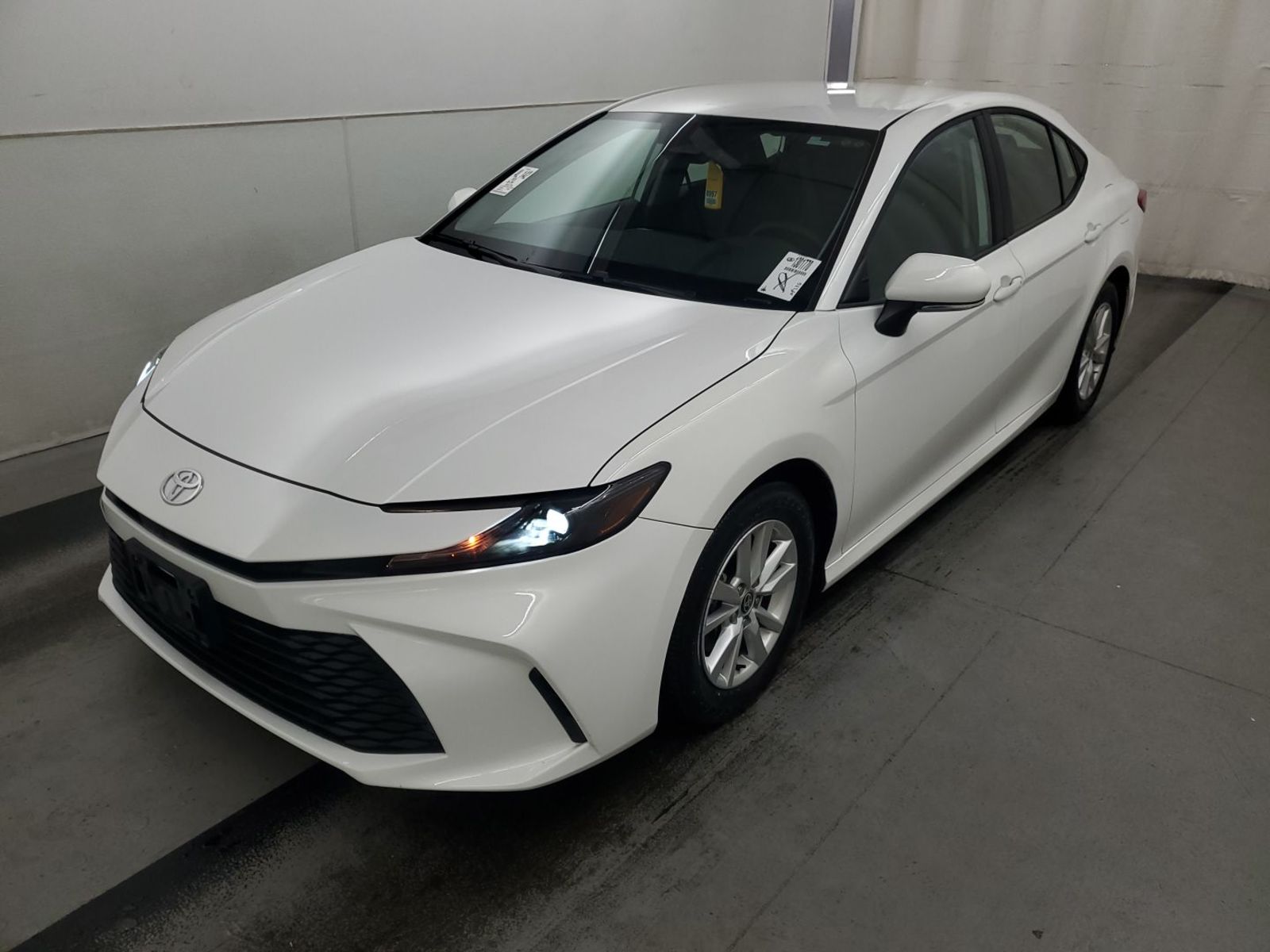 2025 Toyota Camry   FWD