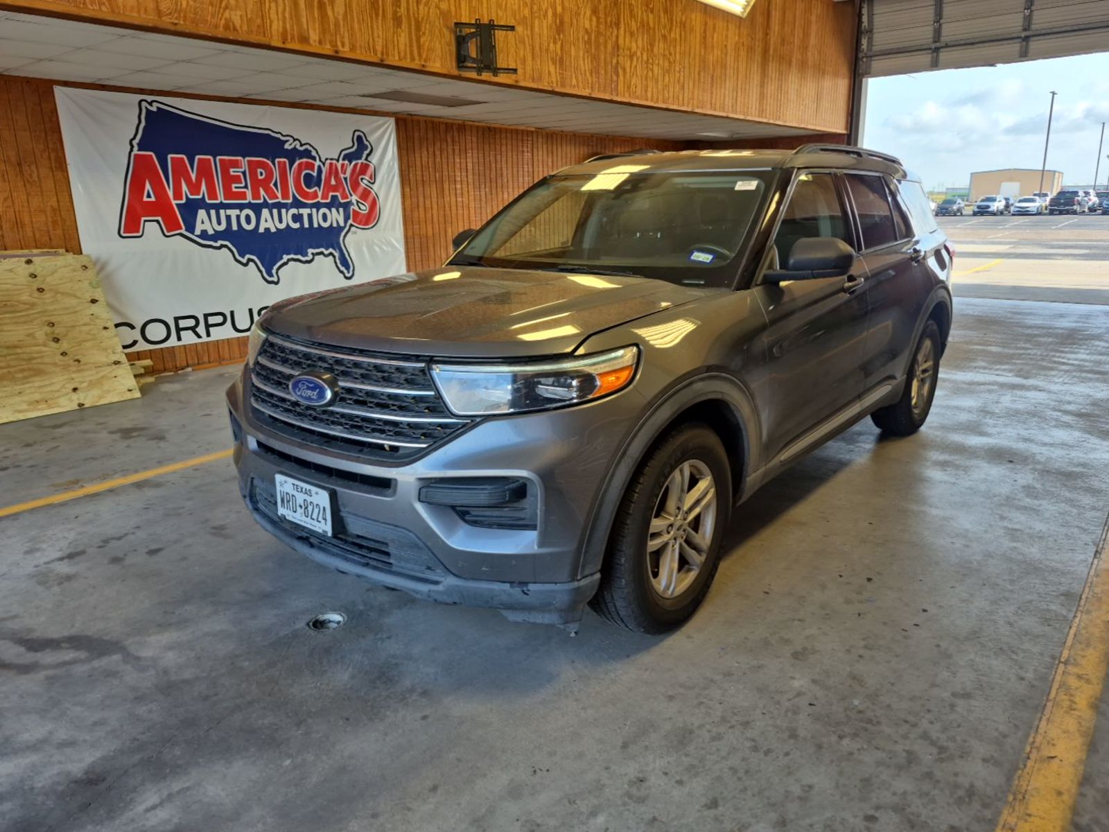 2022 Ford Explorer  XLT RWD