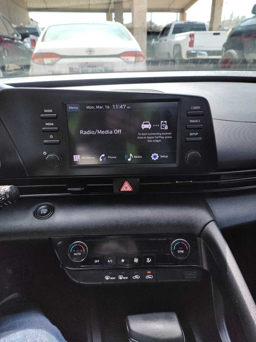 2025 Hyundai Elantra  SEL Sport FWD
