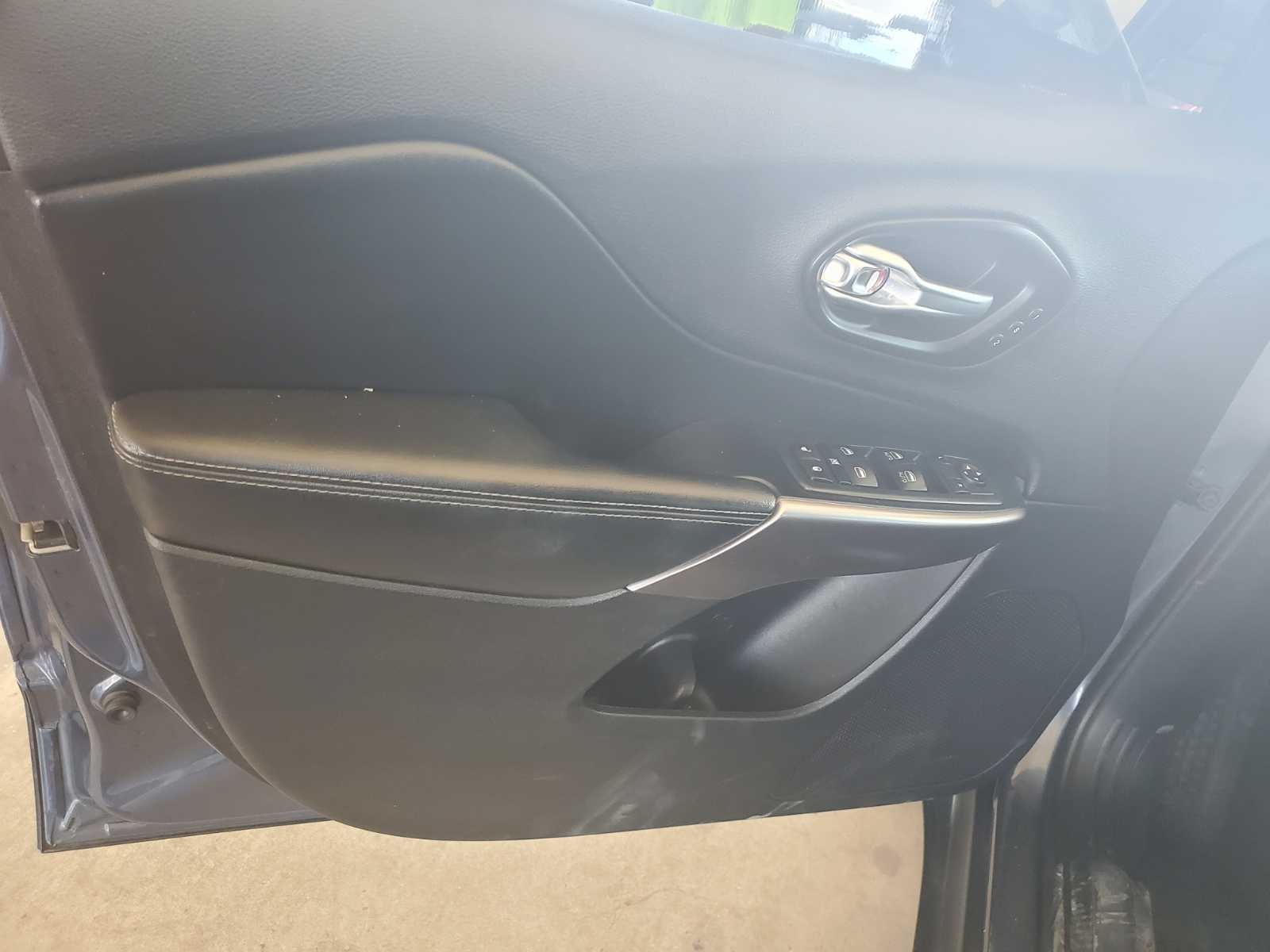 2019 Jeep Cherokee  Limited AWD