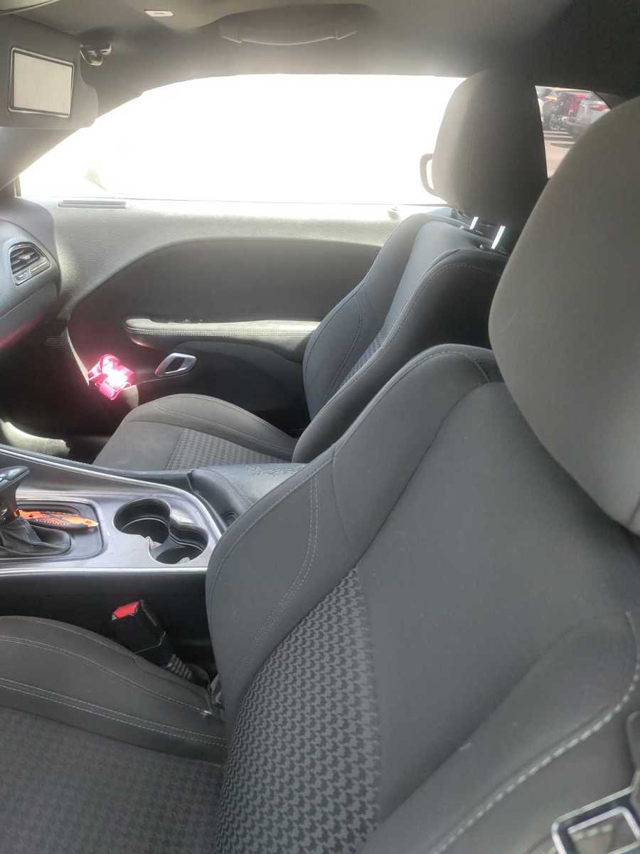 2019 Dodge Challenger  SXT RWD