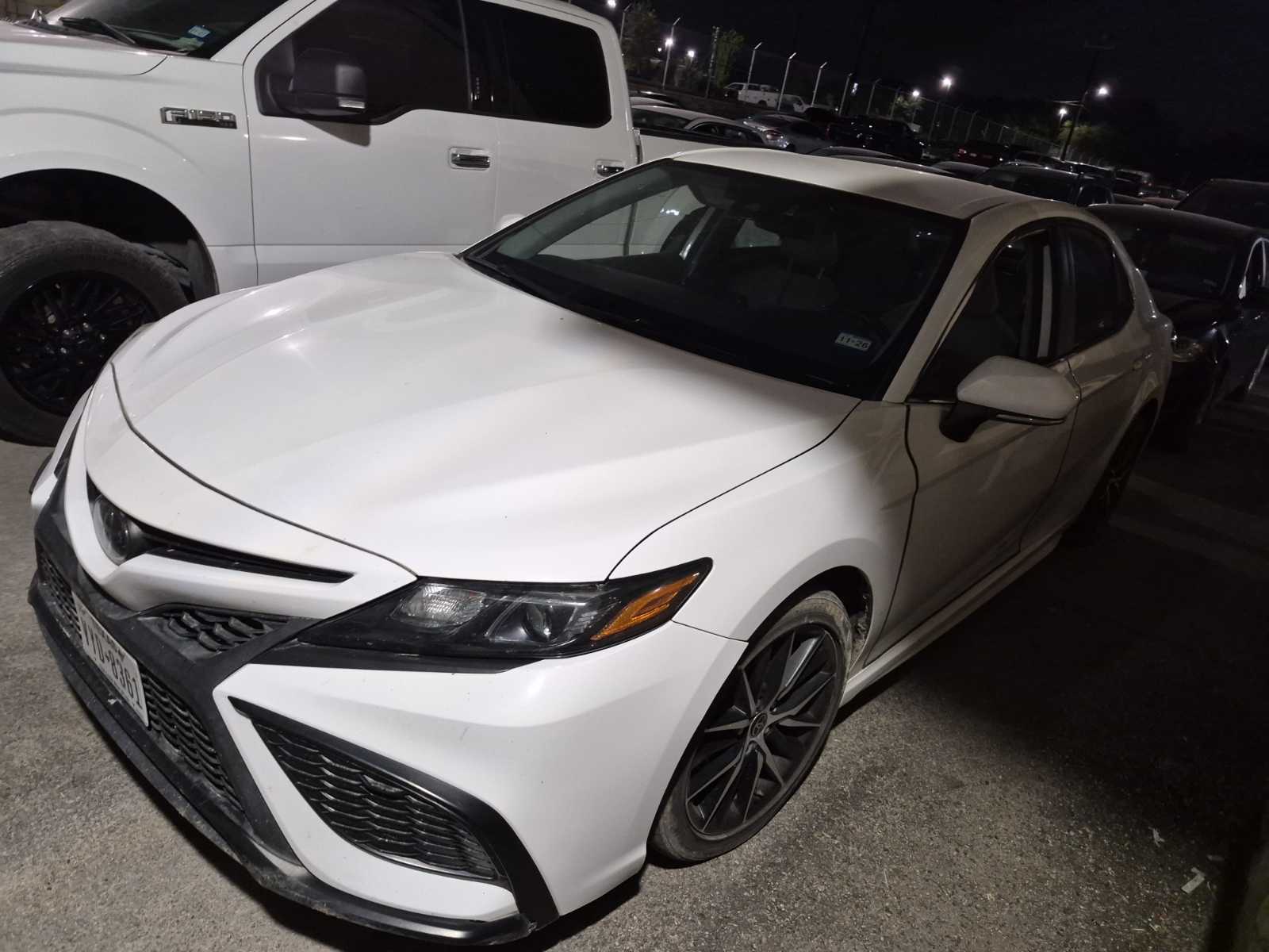 2022 Toyota Camry  SE FWD