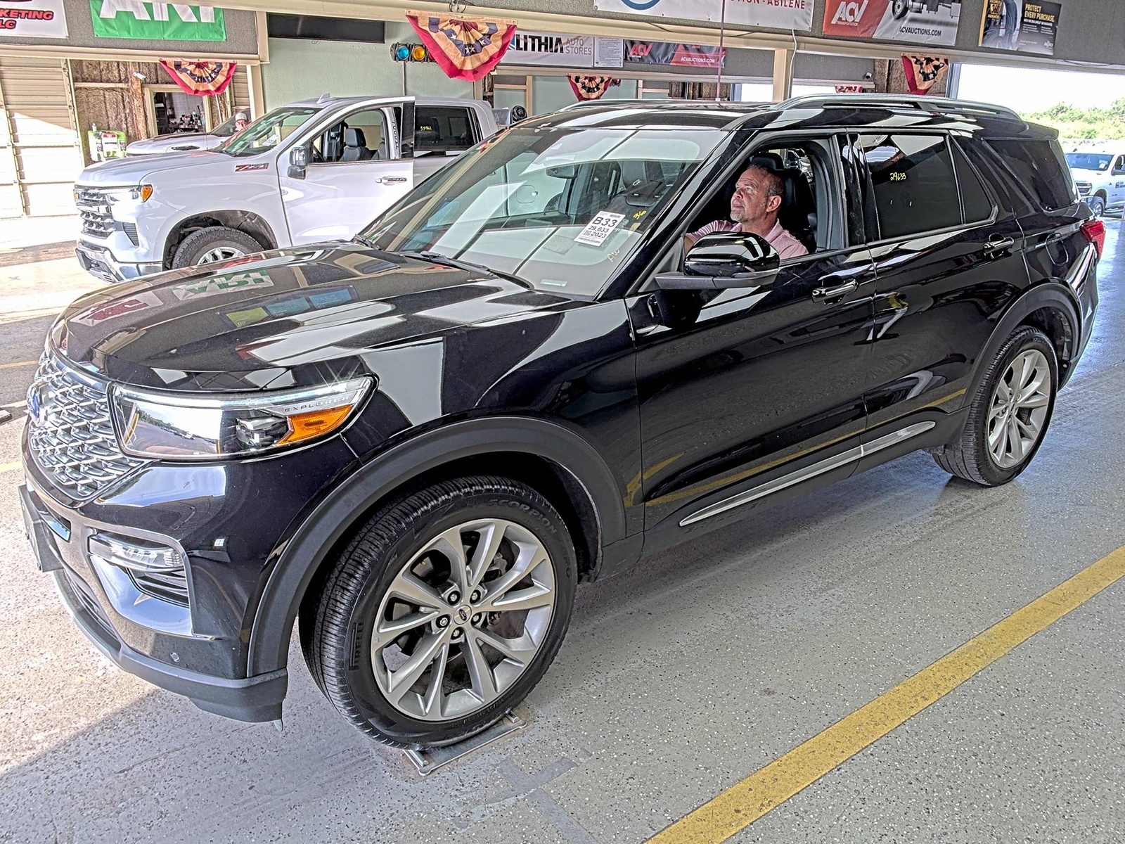 2023 Ford Explorer  Platinum AWD