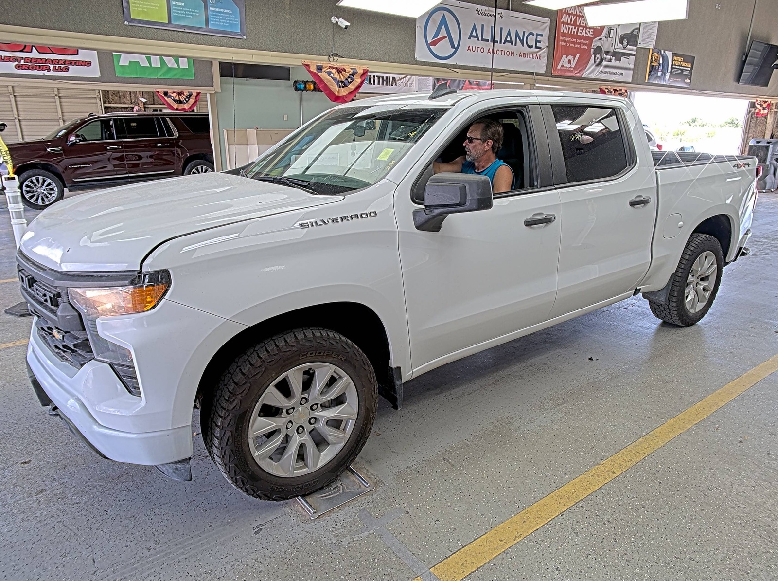 2024 Chevrolet Silverado 1500  CUSTO AWD