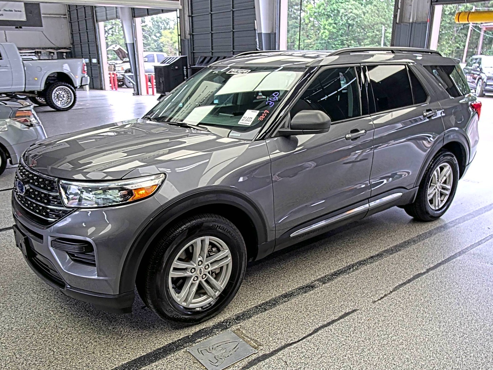 2022 Ford Explorer  XLT RWD