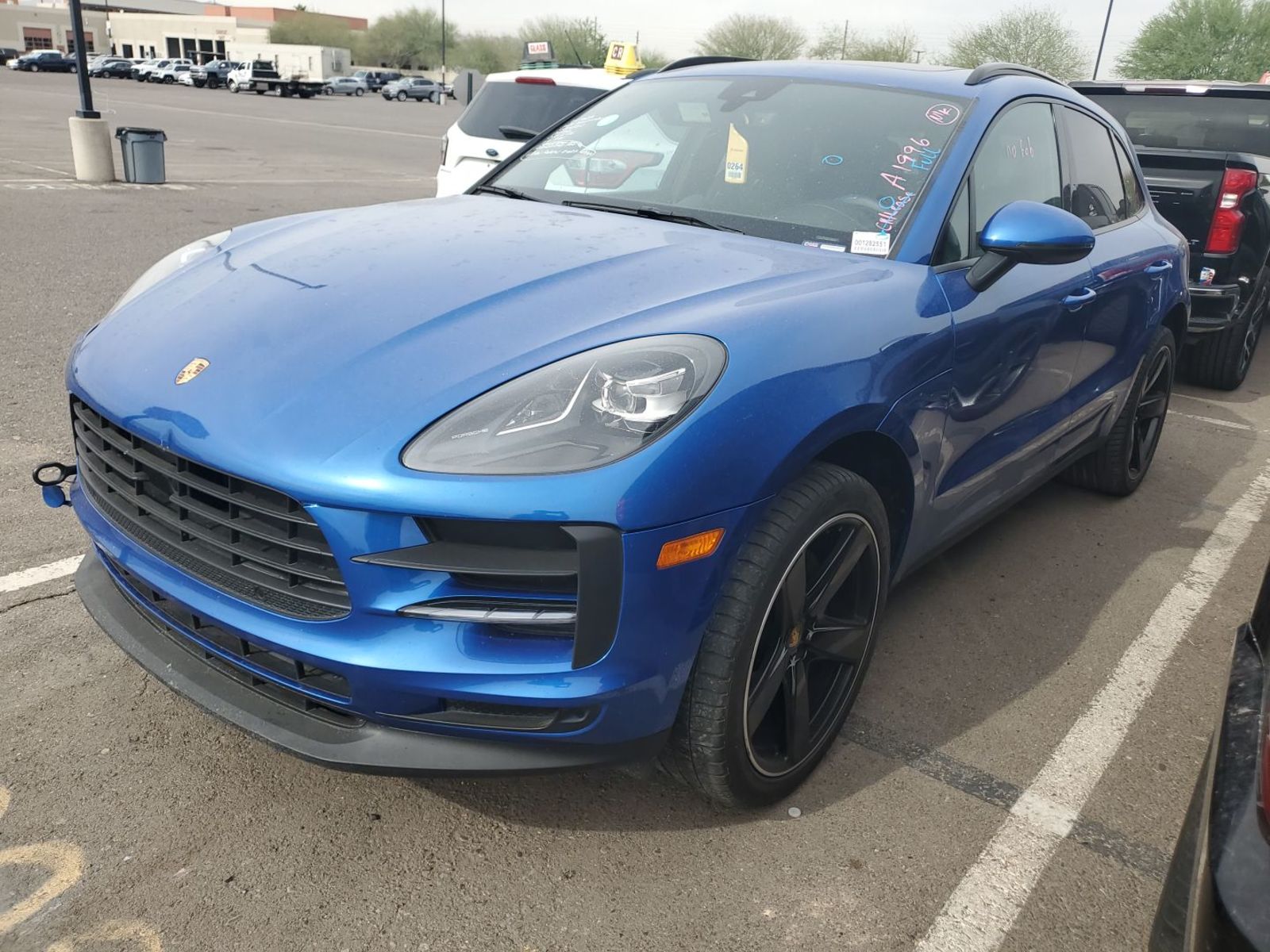2020 Porsche macan  Base AWD