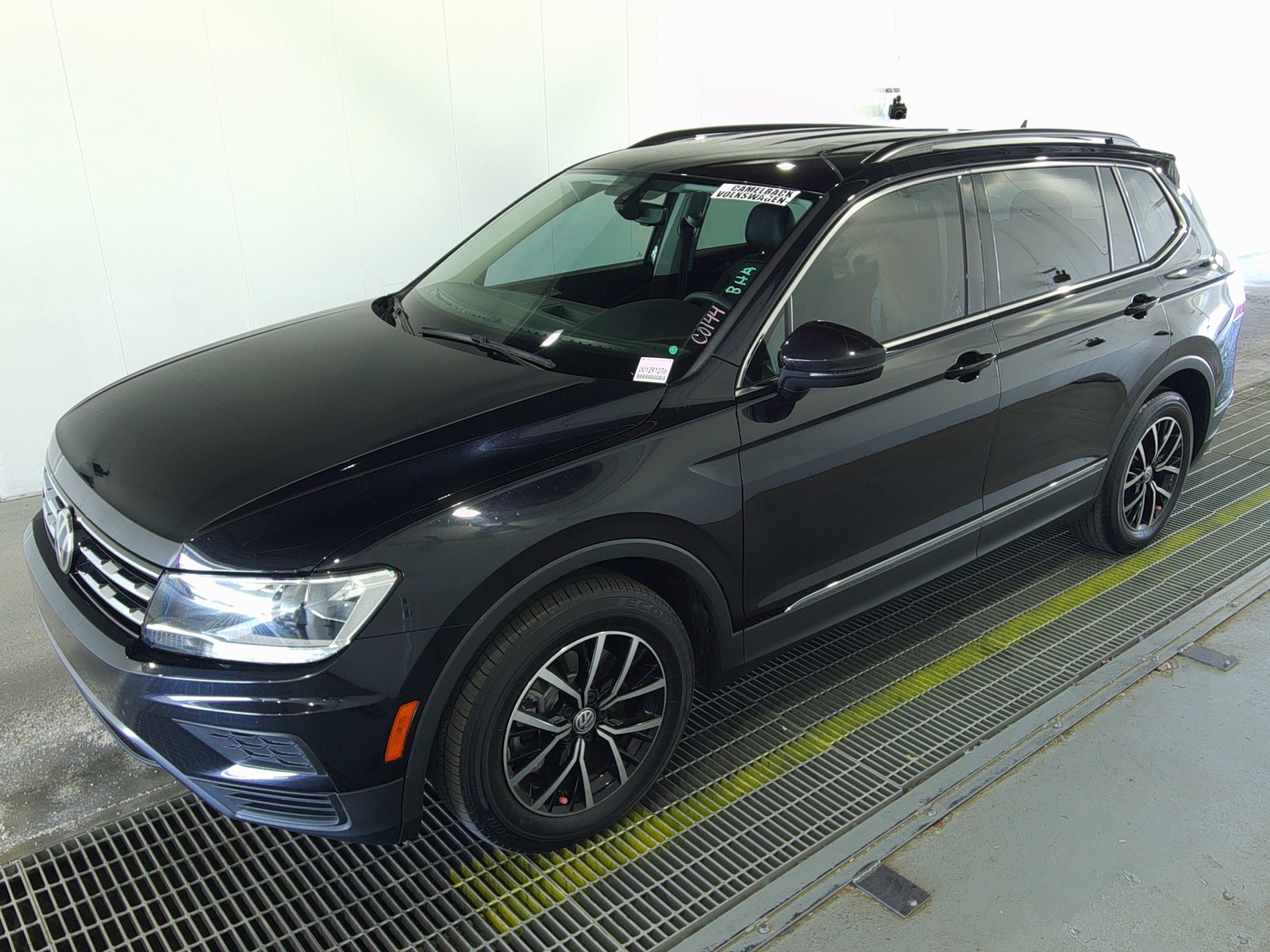 2021 Volkswagen Tiguan  SE FWD