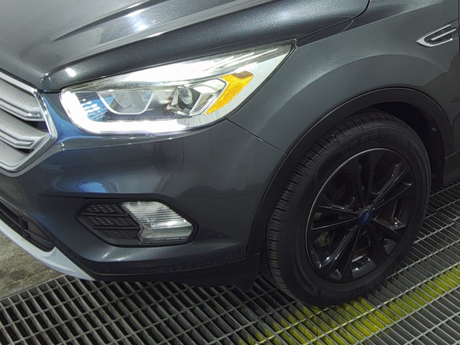 2019 Ford Escape  SEL FWD