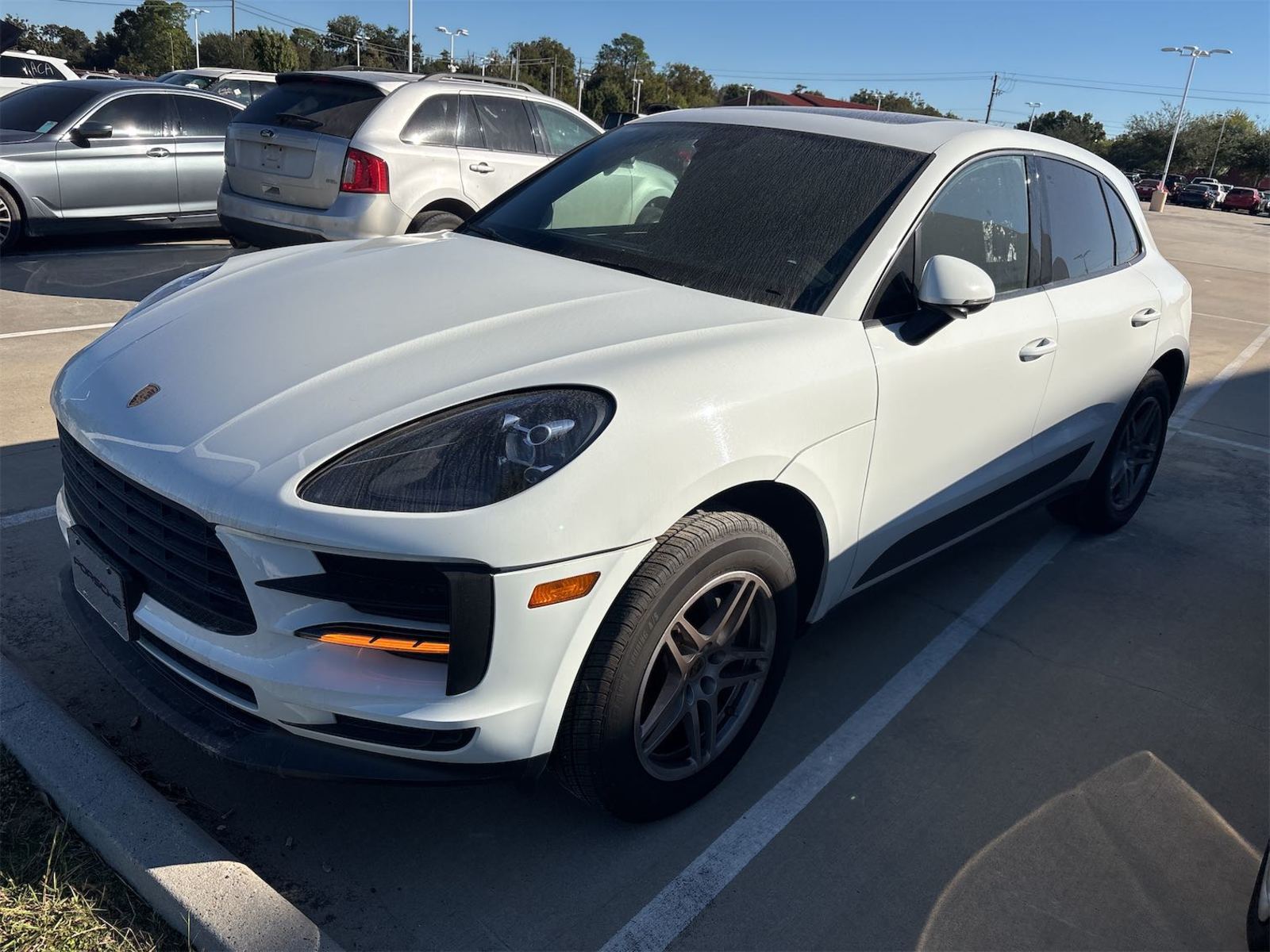 2021 Porsche macan  Base AWD