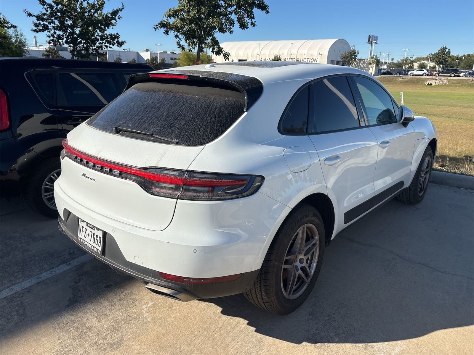 2021 Porsche macan  Base AWD