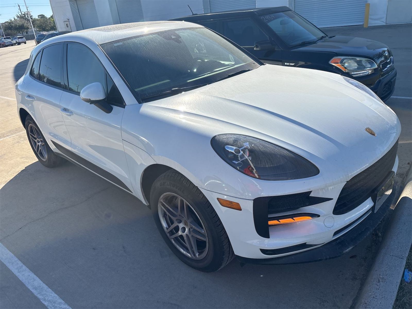 2021 Porsche macan  Base AWD