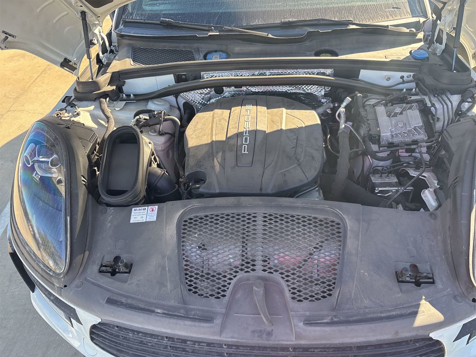 2021 Porsche macan  Base AWD