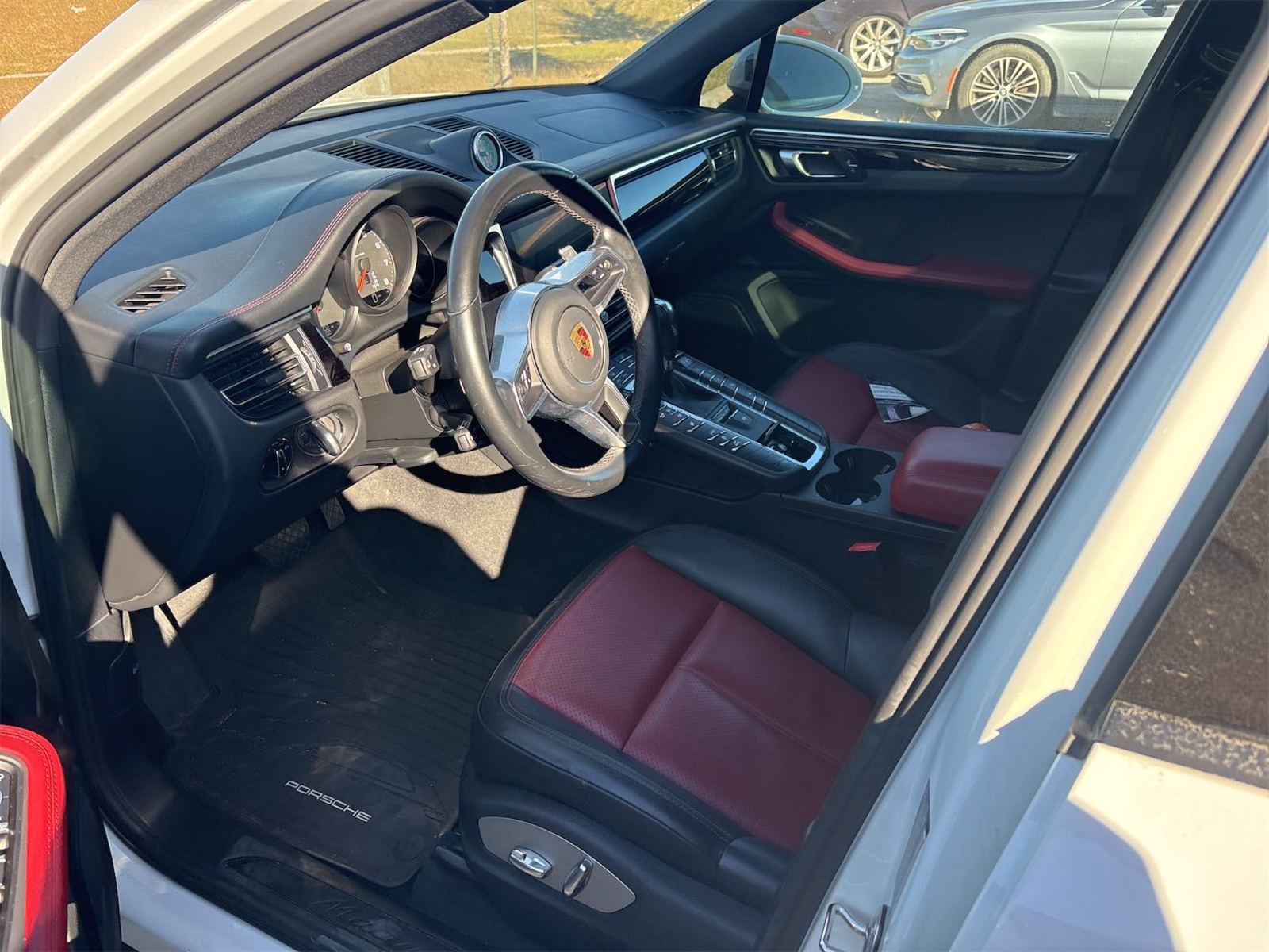 2021 Porsche macan  Base AWD