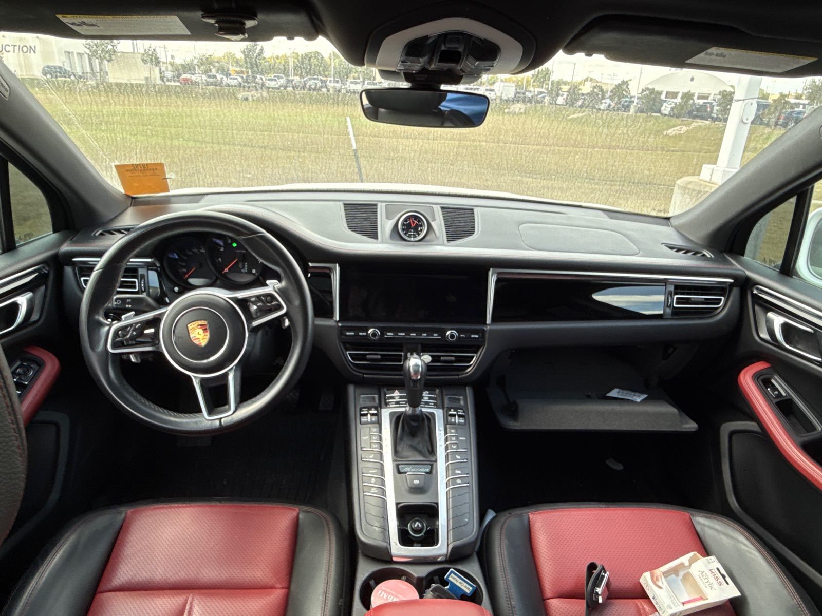 2021 Porsche macan  Base AWD