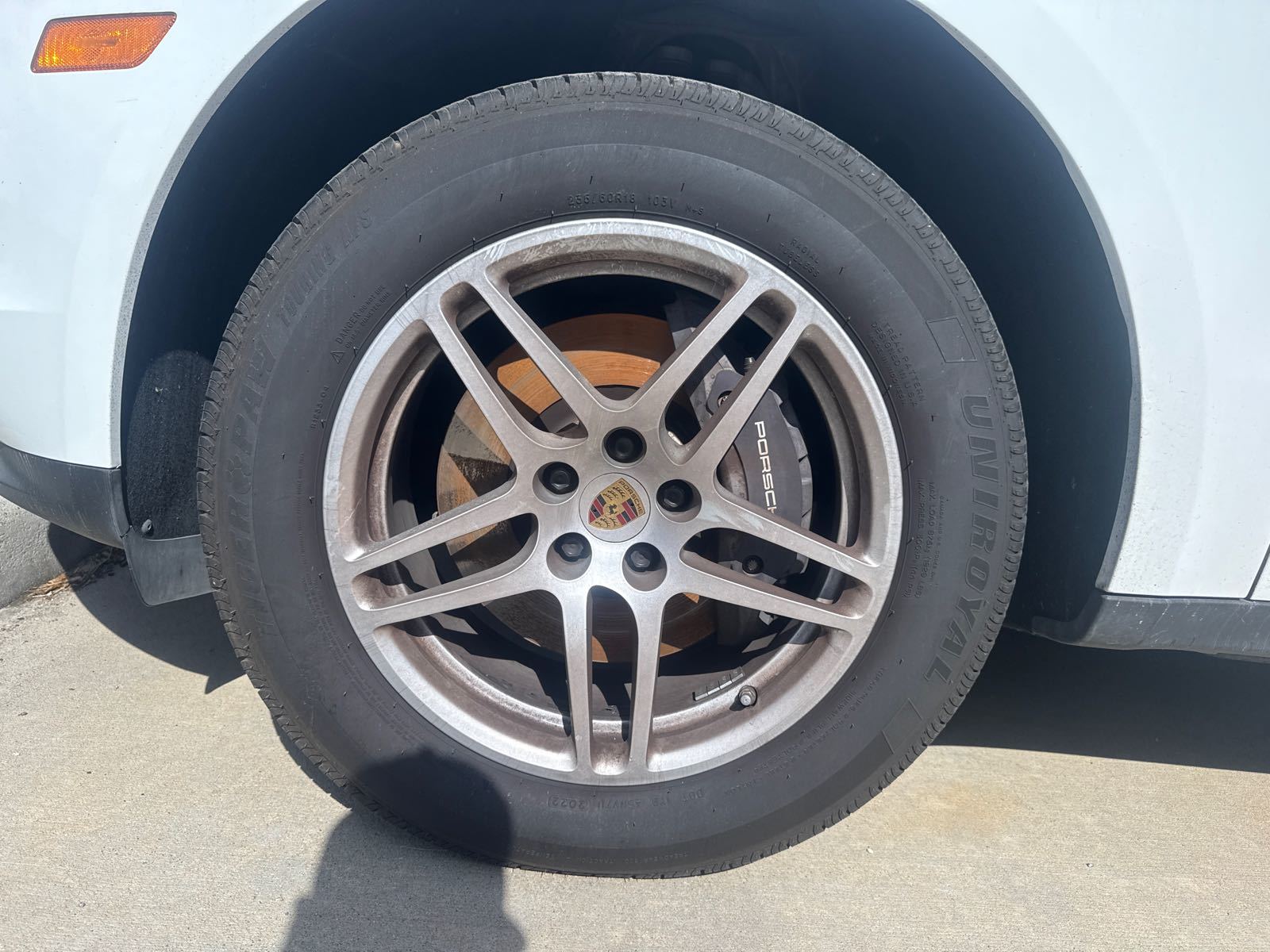 2021 Porsche macan  Base AWD