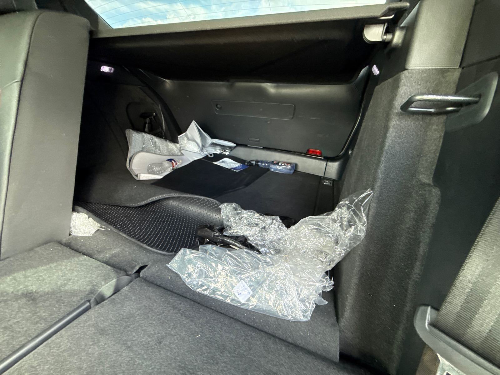 2021 Porsche macan  Base AWD