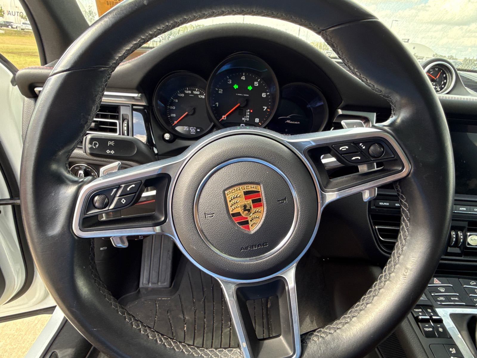 2021 Porsche macan  Base AWD