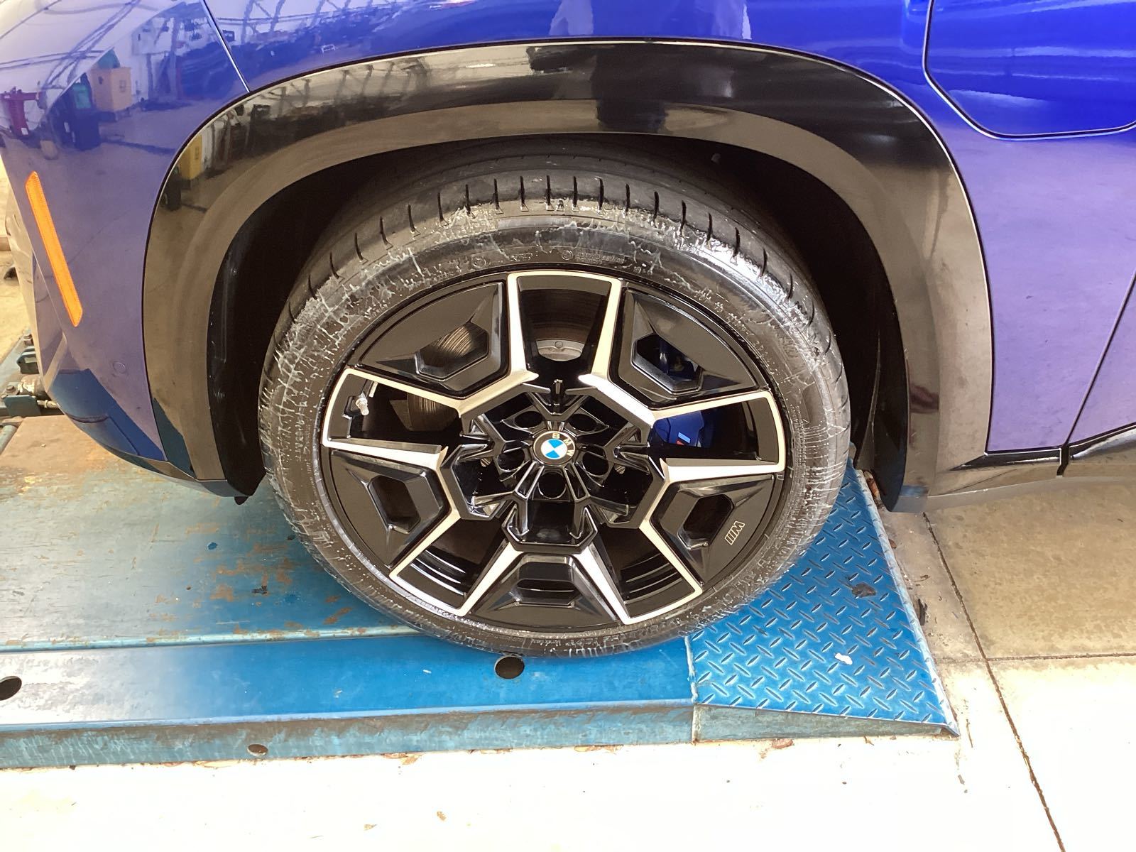 2025 BMW XM   AWD