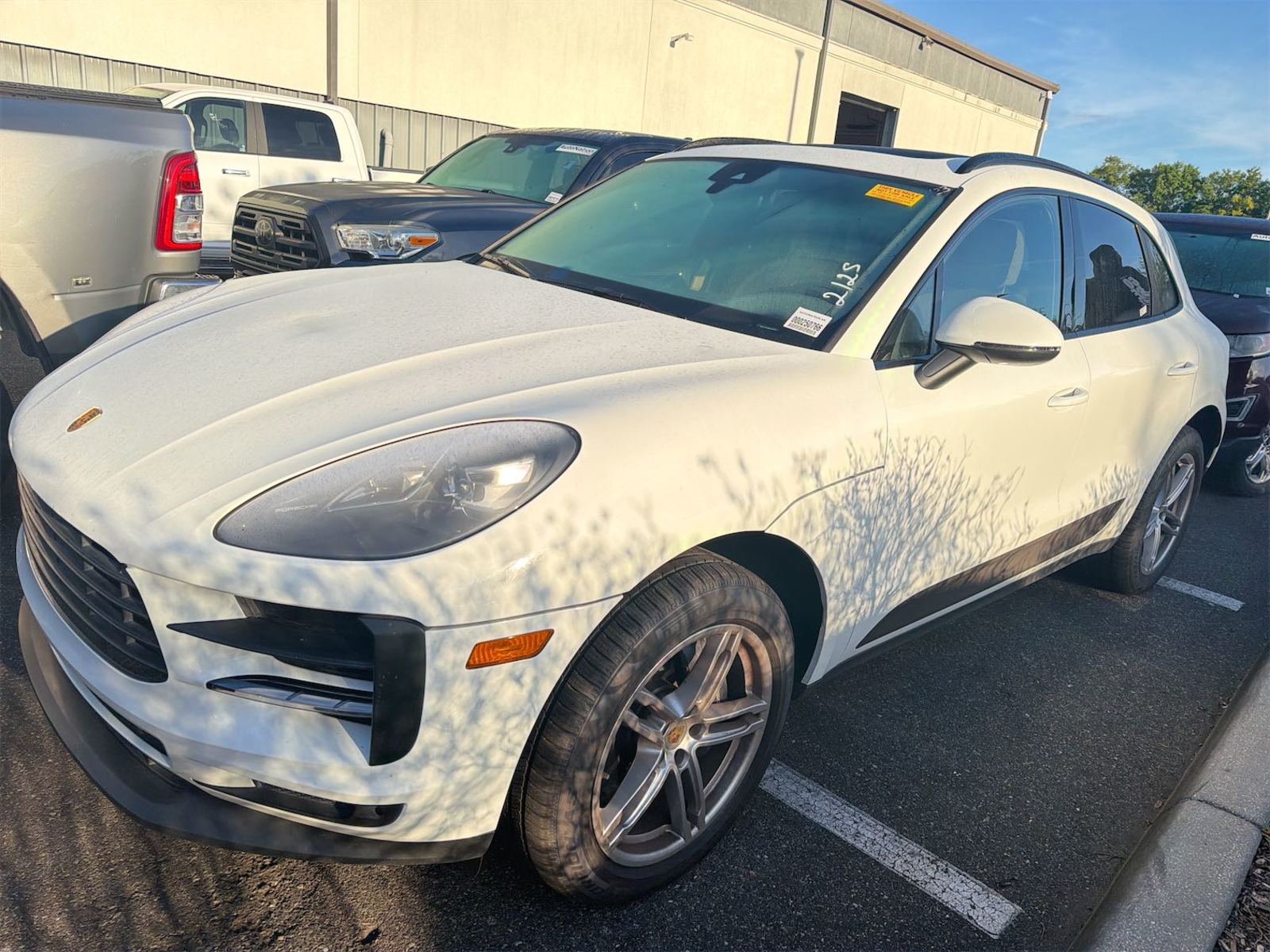 2021 Porsche macan  Base AWD