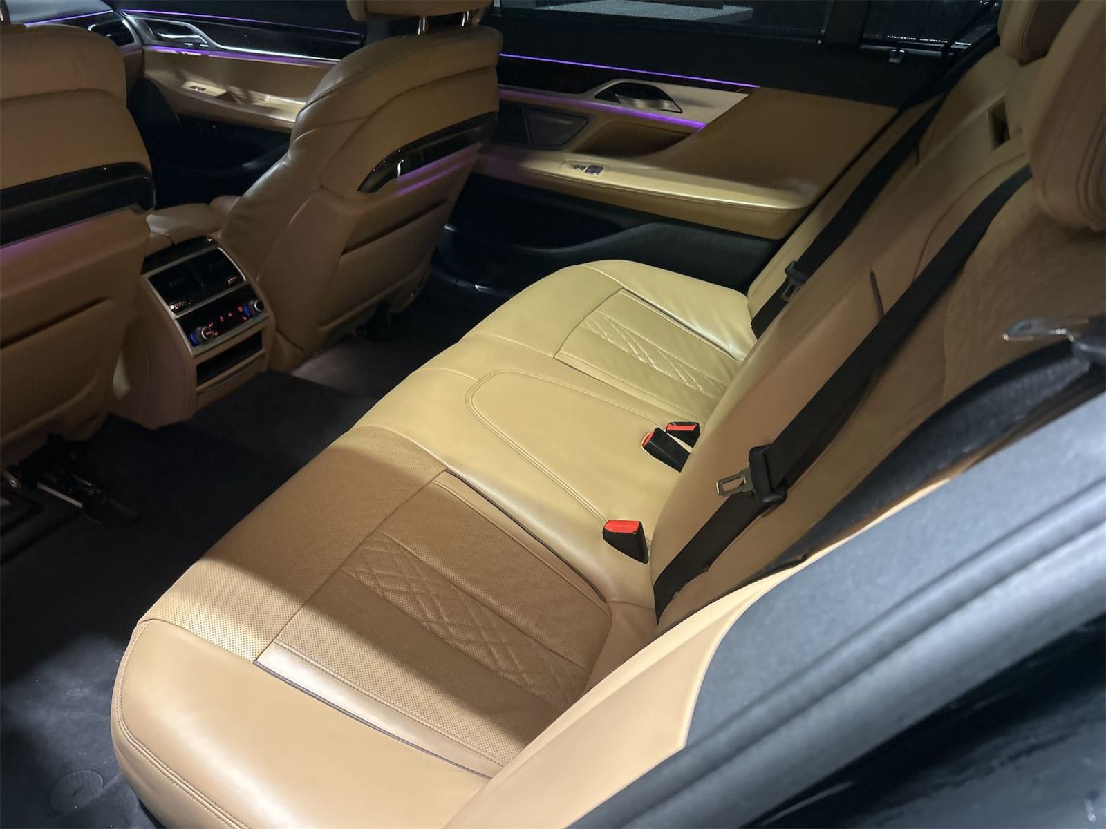 2022 BMW 7-Series  740i RWD