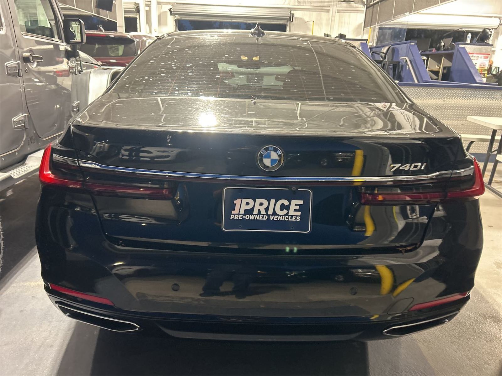 2022 BMW 7-Series  740i RWD