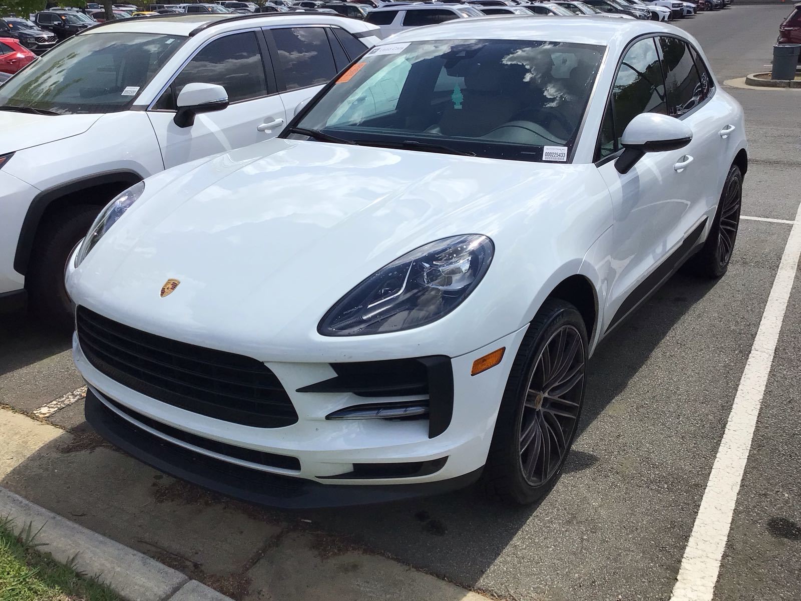 2020 Porsche macan  Base AWD