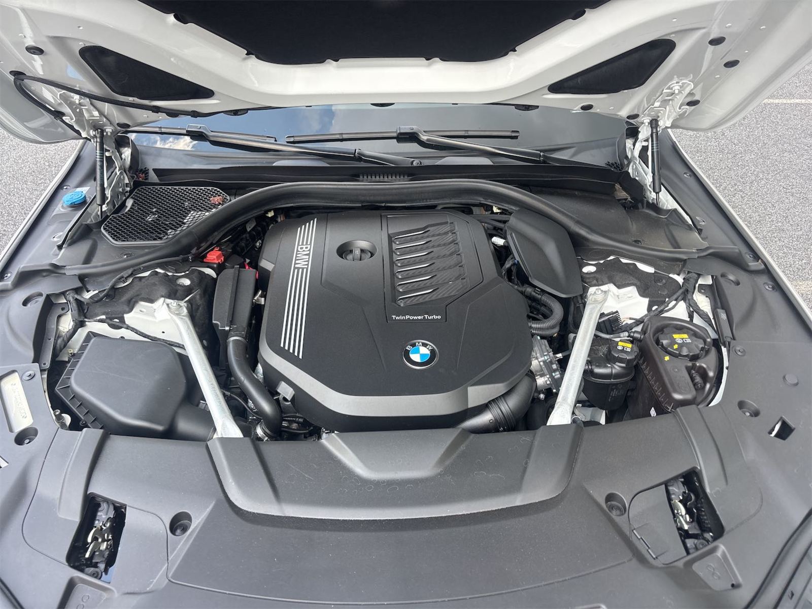 2022 BMW 7-Series  740i RWD