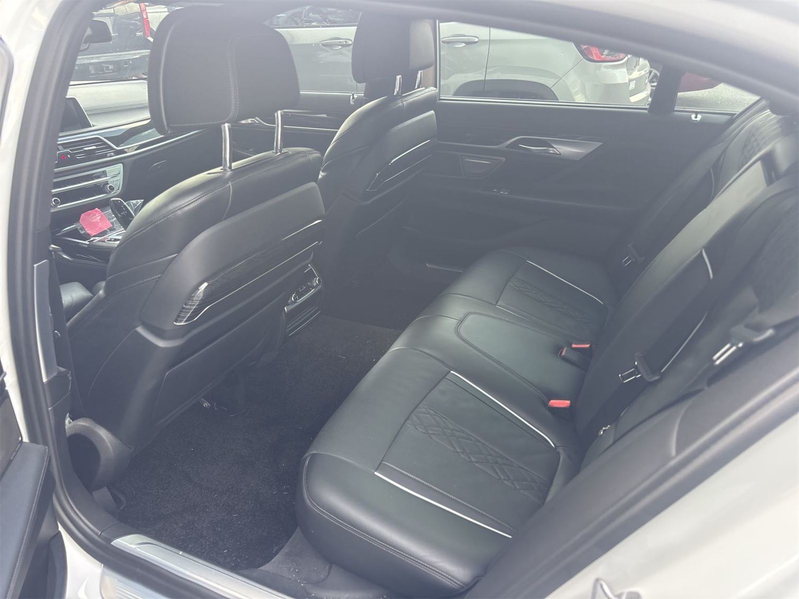2022 BMW 7-Series  740i RWD
