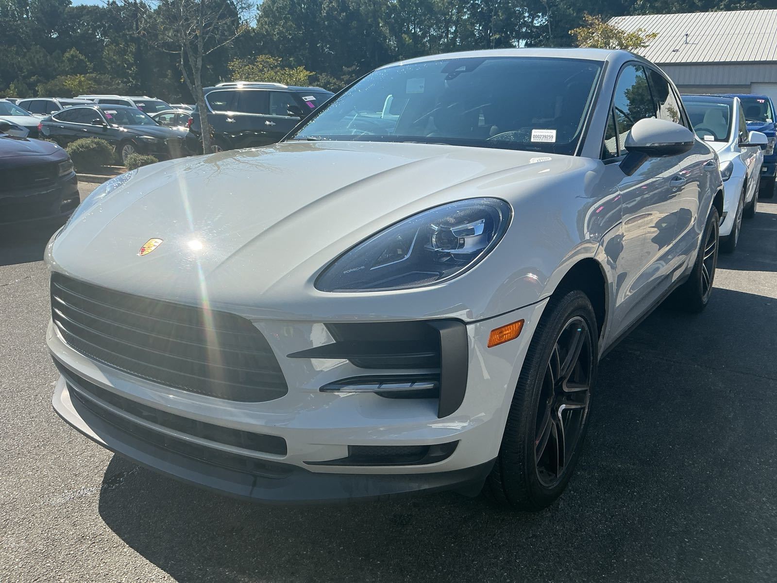 2021 Porsche macan  Base AWD
