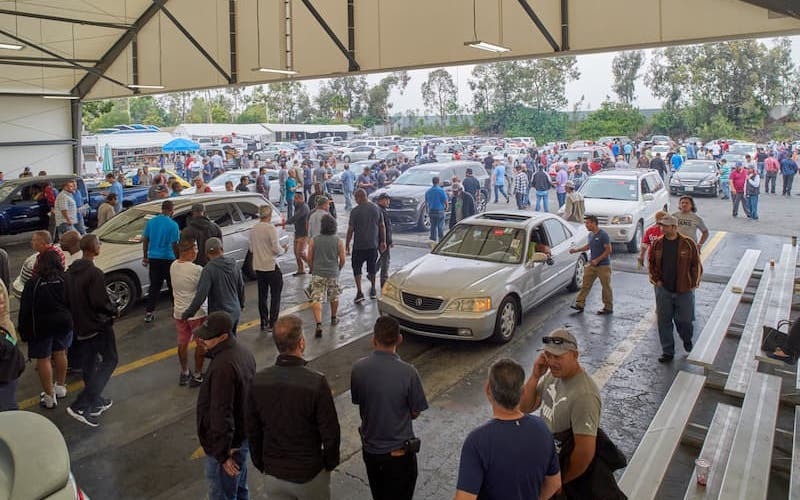 People bidding on a car at AutoNation Auto Auction Los Angeles